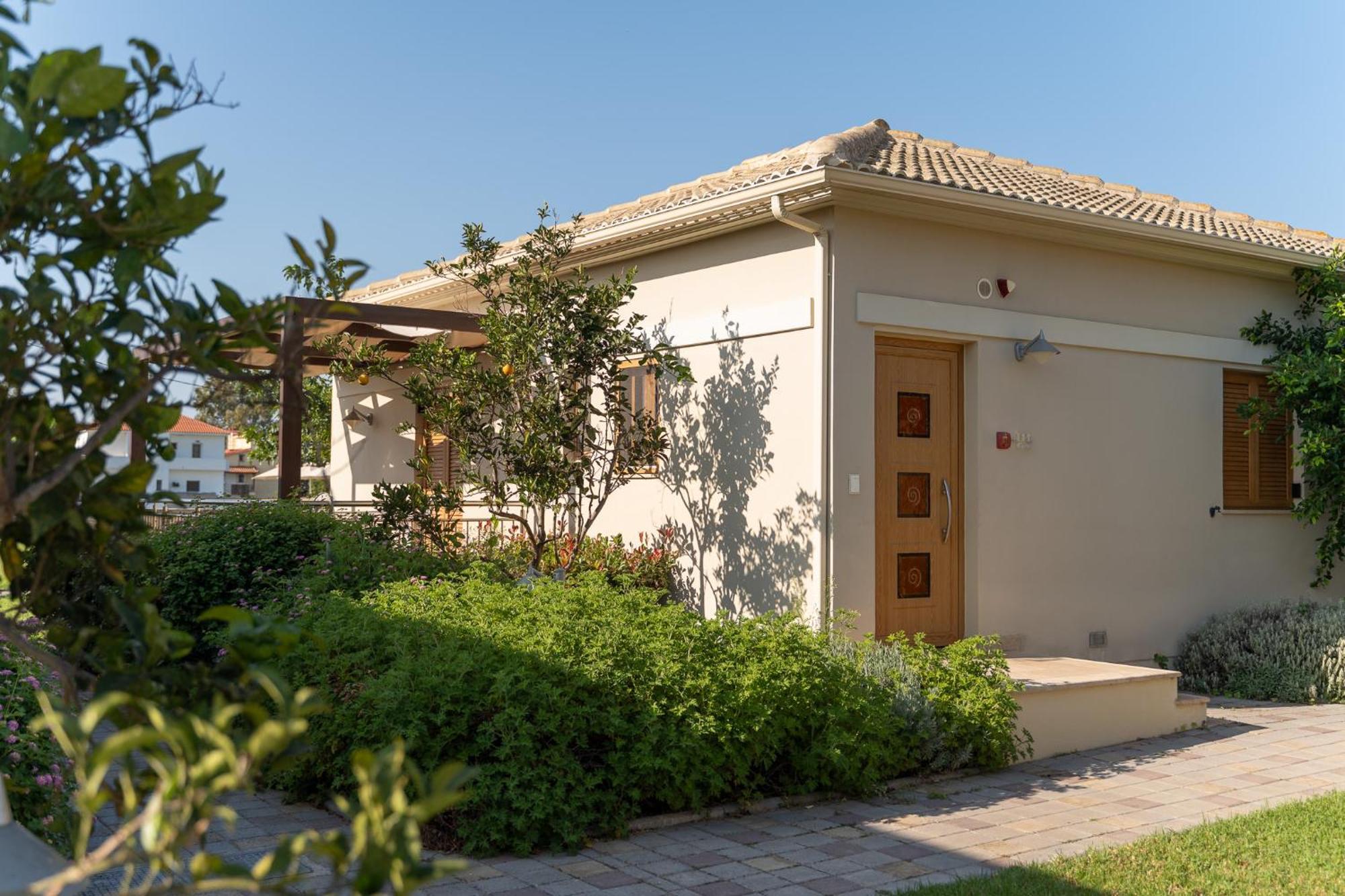 Niriides Luxury Villas Methoni  Exterior photo